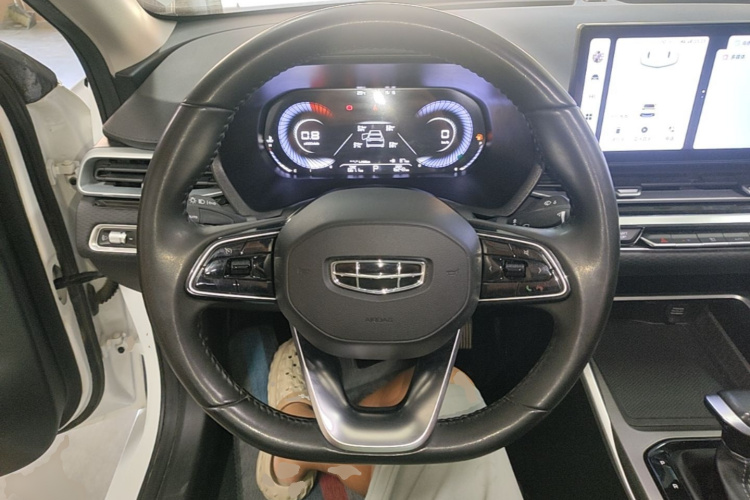 GEELY Emgrand 2023 car image #11