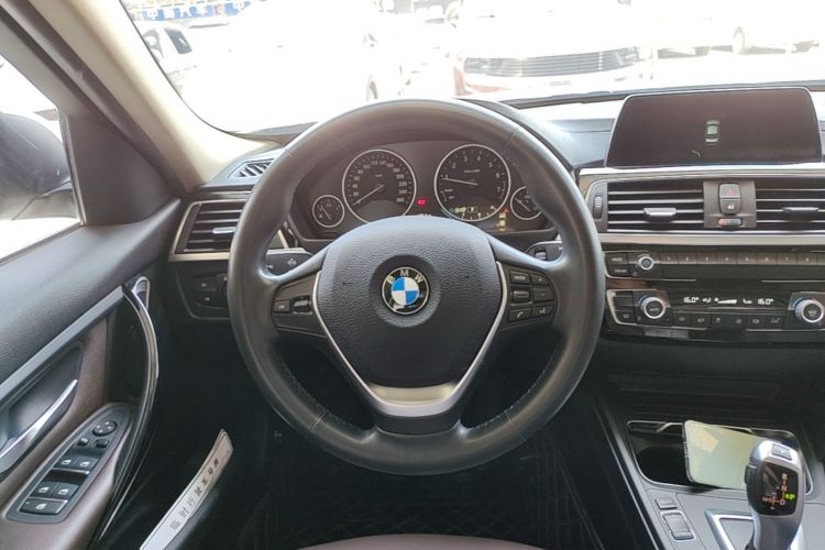 BMW 3 Series 2018 #11 BMW 3 Series 2018 car image #11
