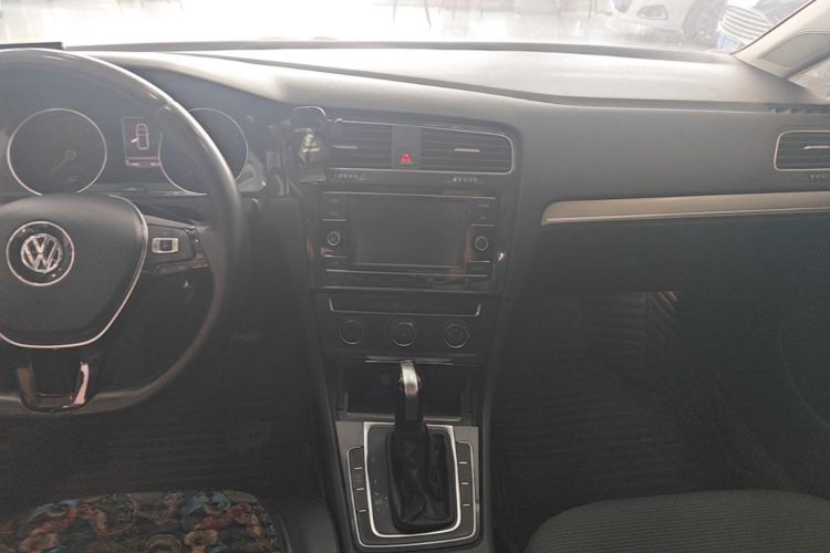 Volkswagen Golf 2018 car image #13