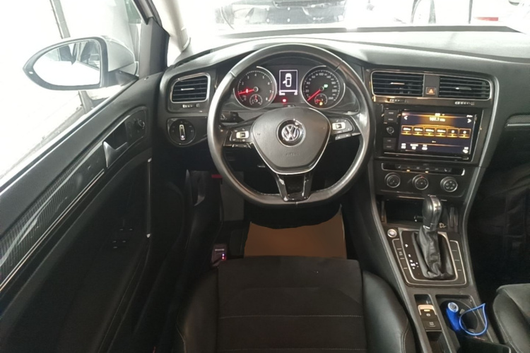 Volkswagen Golf 2019 car image #15
