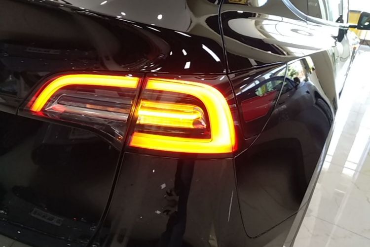 Tesla Model Y 2011 #8 Tesla Model Y 2011 immagine di auto #8