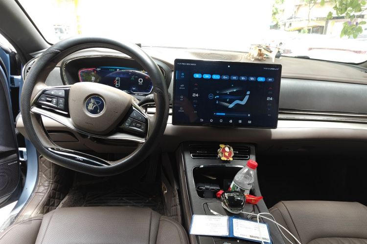 BYD Han 2023 car image #11