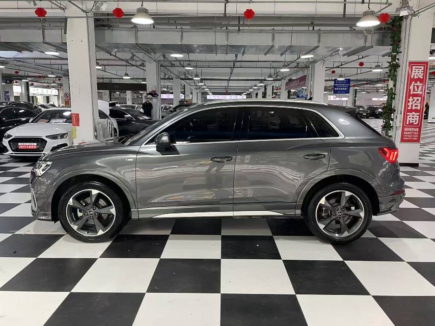 Audi Q3 2022 car image #10