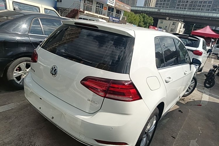 Volkswagen Golf 2018 car image #5