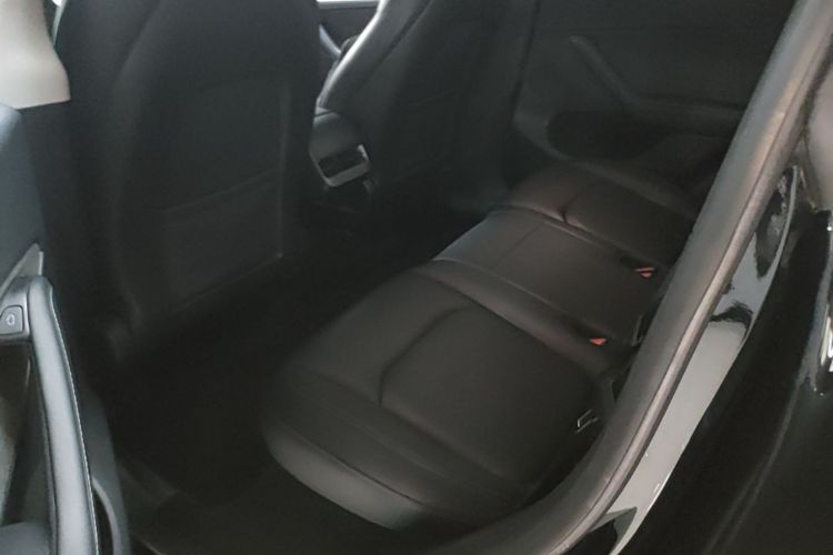 Tesla Model Y 2022 car image #17