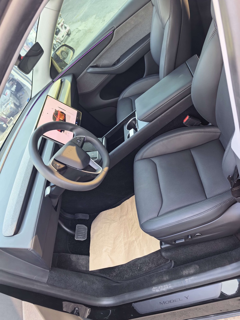 Tesla Model Y 2025 #7 Tesla Model Y 2025 car image #7