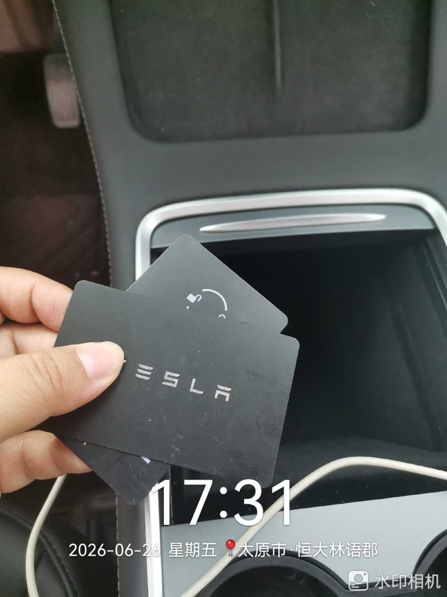 Tesla Model Y 2024 #4 Tesla Model Y 2024 car image #4