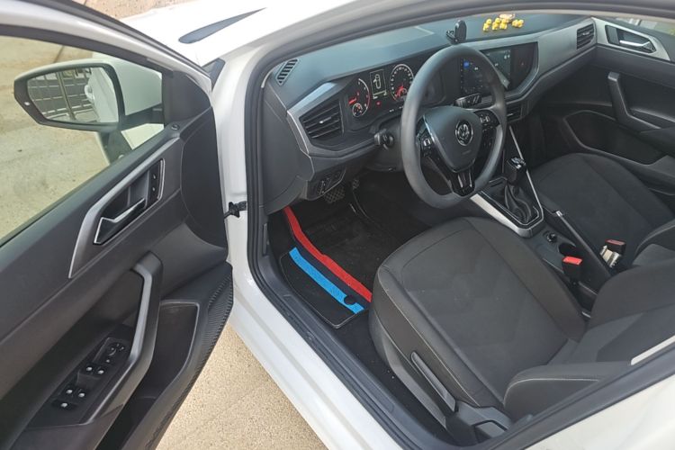 Volkswagen Polo 2021 car image #12