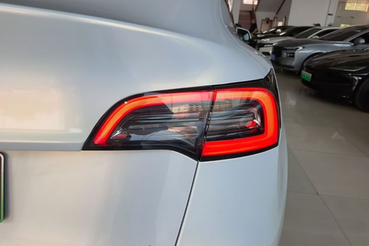 Tesla Model Y 2022 car image #8