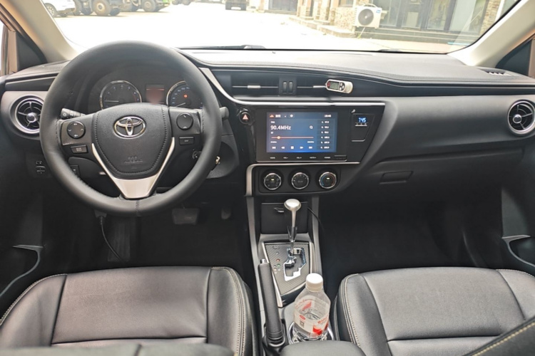 Toyota Corolla 2018 car image #10