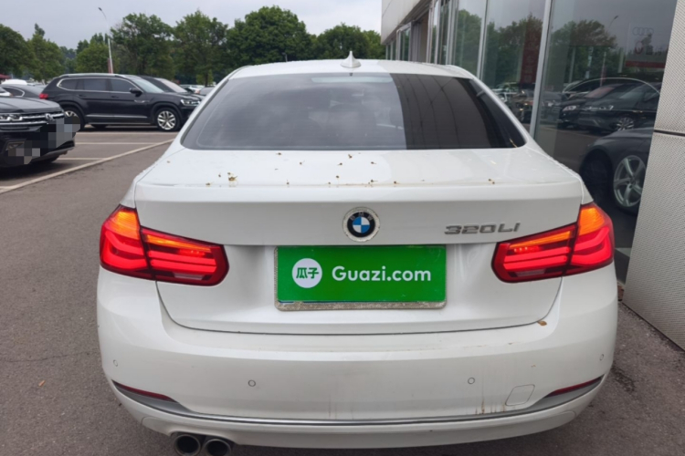 BMW 3 Series 2018 car image #6