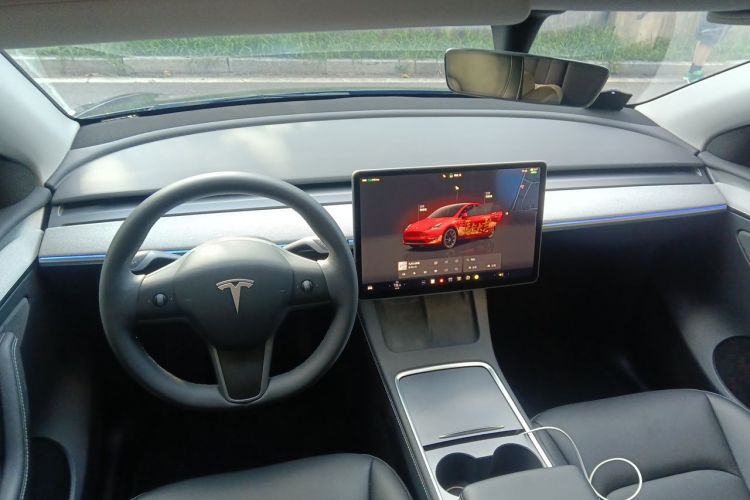 Tesla Model Y 2024 #7 Tesla Model Y 2024 car image #7
