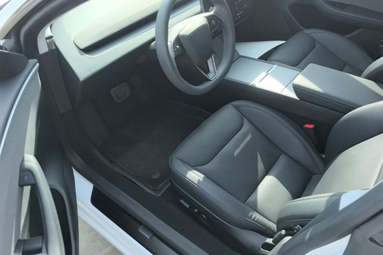 Tesla Model 3 2024 car image #15