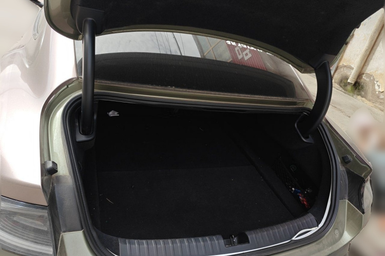 MI SU7 2024 immagine di auto #21