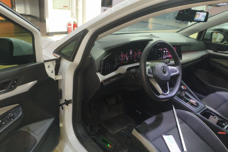 Volkswagen Golf 2022 صورة سيارة #16