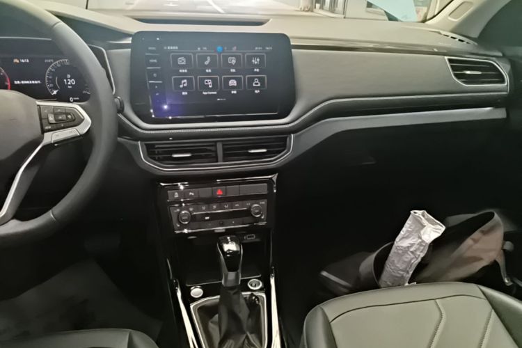 Volkswagen Tharu 2024 car image #14