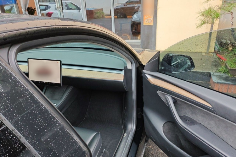 Tesla Model Y 2022 immagine di auto #25