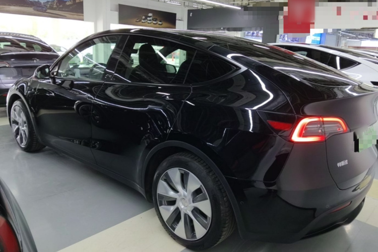 Tesla Model Y 2023 car image #5