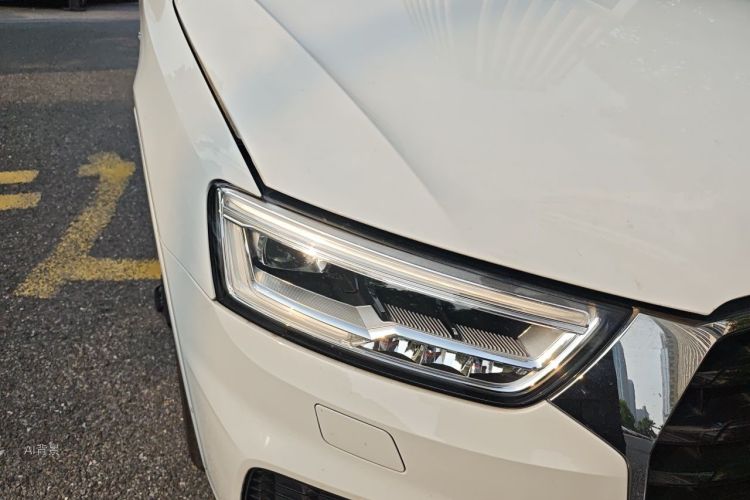 Audi Q3 2019 car image #8