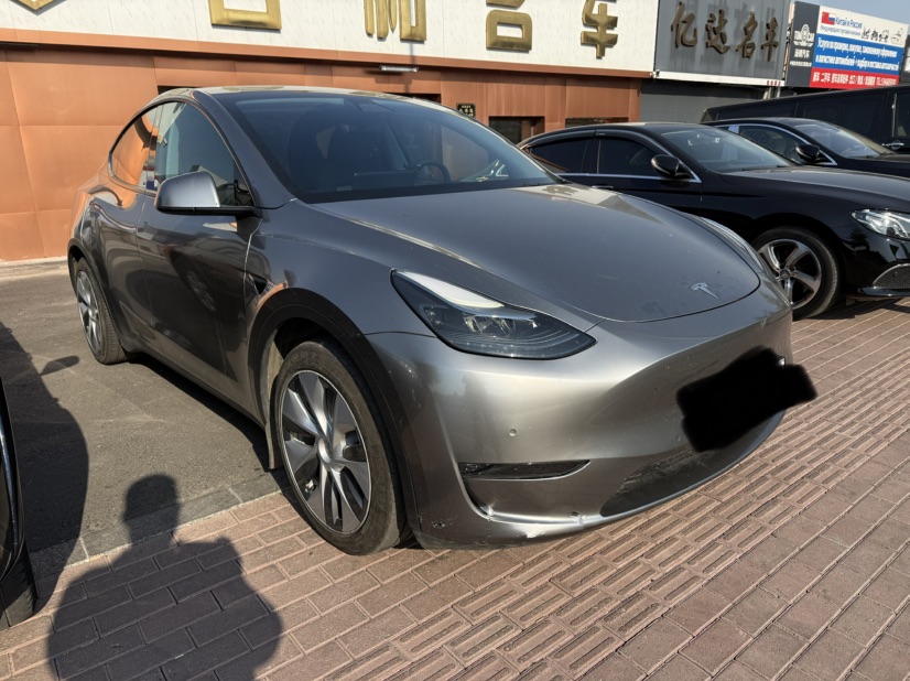 Tesla Model Y 2022 صورة سيارة #2