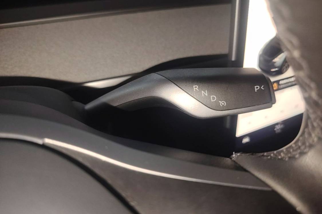 Tesla Model Y 2024 #15 Tesla Model Y 2024 car image #15