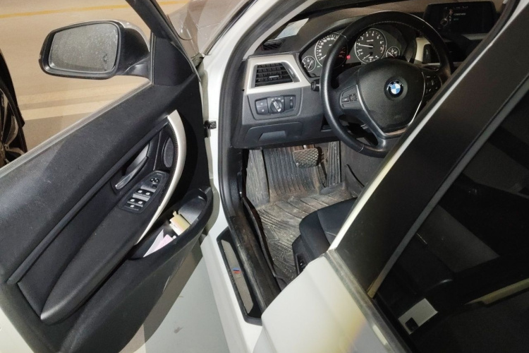 BMW 3 Series 2015 car image #11