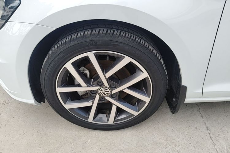 Volkswagen Golf 2020 car image #9