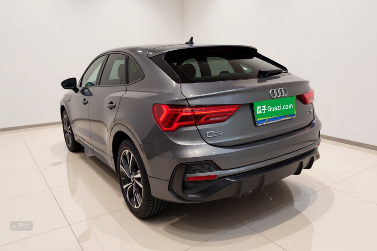Audi Q3 2021 car image #5
