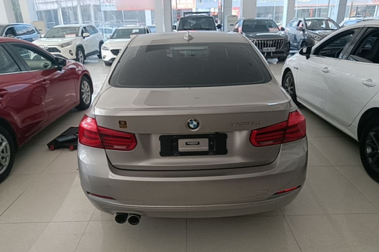 BMW 3 Series 2019 immagine di auto #6
