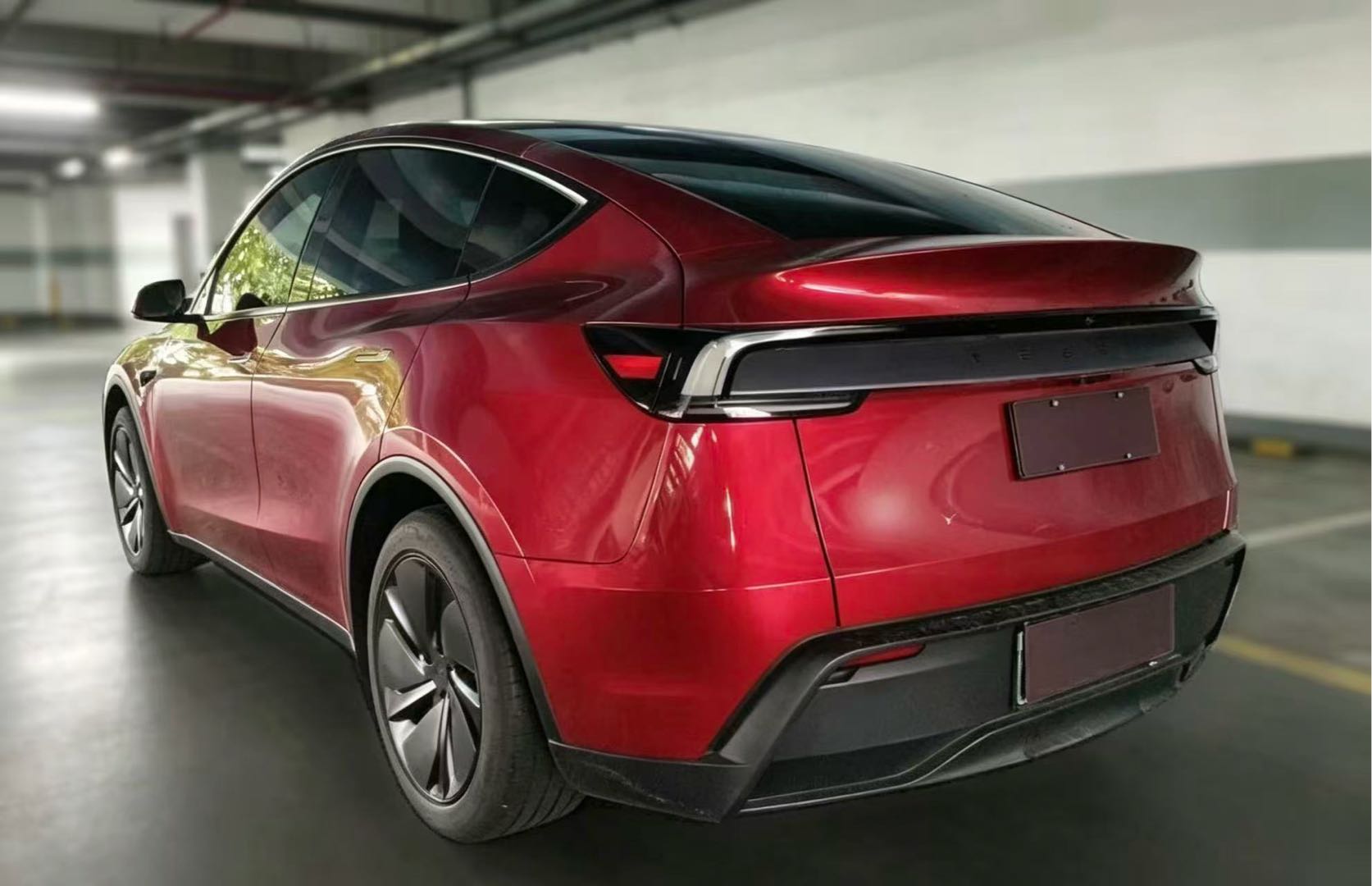 Tesla Model Y 2025 صورة سيارة #5