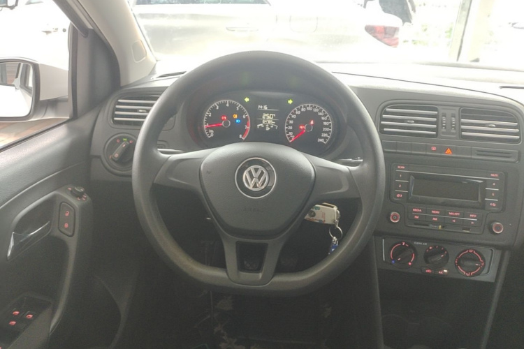 Volkswagen Polo 2017 car image #11