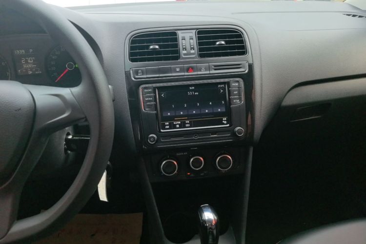 Volkswagen Polo 2019 car image #13