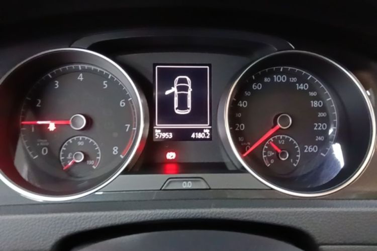 Volkswagen Golf 2019 car image #12