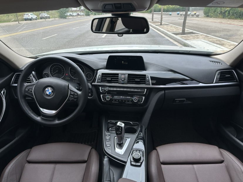 BMW 3 Series 2018 #3 BMW 3 Series 2018 car image #3