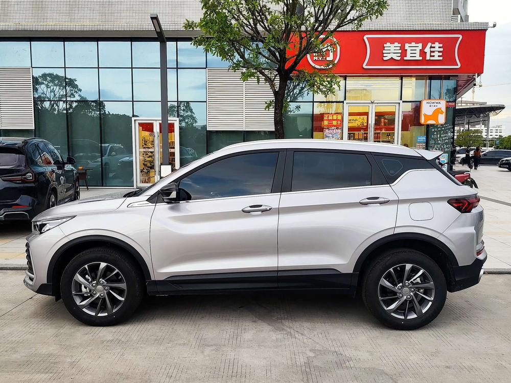 GEELY Coolray 2026 car image #3