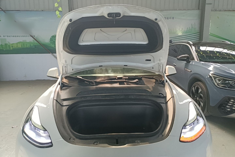Tesla Model Y 2022 car image #22