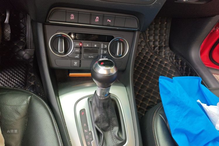 Audi Q3 2017 car image #16