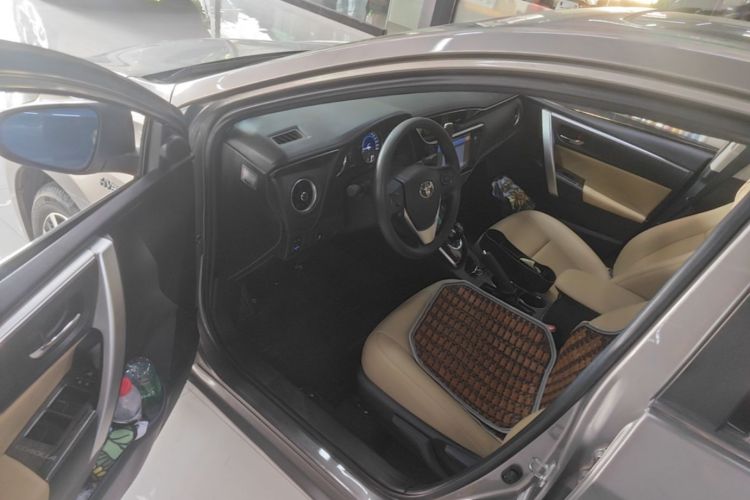 Toyota Corolla 2018 immagine di auto #16
