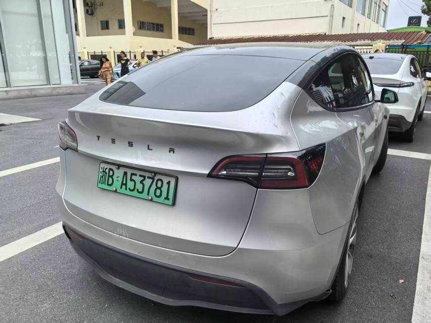 Tesla Model Y 2023 #3 Tesla Model Y 2023 car image #3
