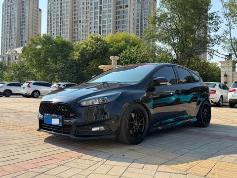 Ford Focus (Imported) 2017 Ford Focus (Imported) 2017 car image