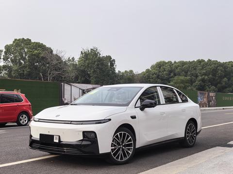 Leapmotor B01 2025 汽车图片 