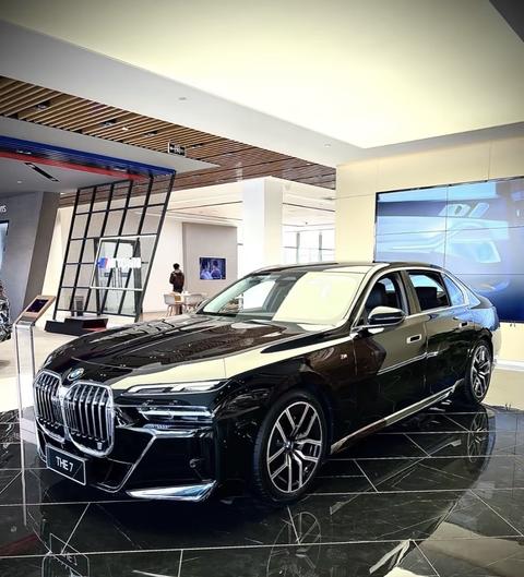 BMW M240i 2024 immagine di auto 