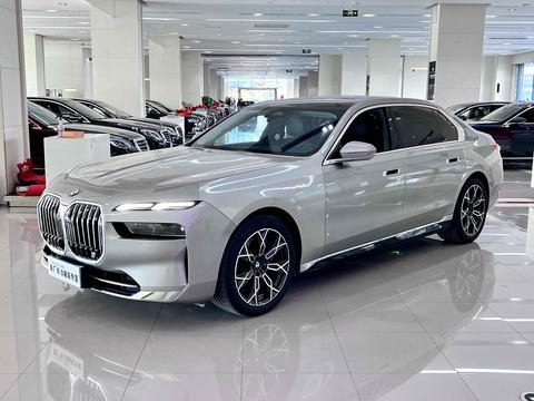 BMW M8 2023 car image 