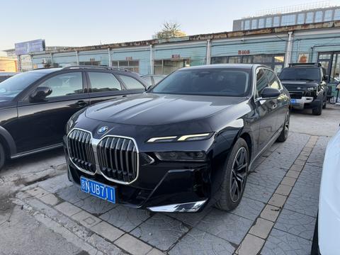 BMW iX M60 2023 car image 