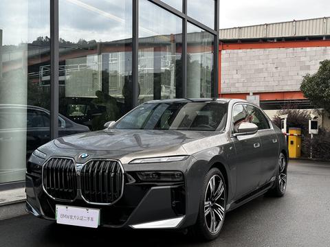 BMW i7 M70L 2024 car image 