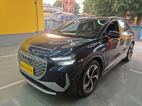 Audi Q4 e-tron 2024 immagine di auto 