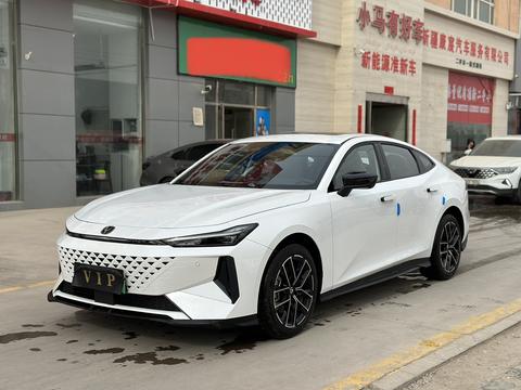 Changan UNI-V iDD 2025 صورة سيارة 