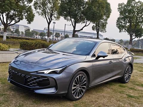 MG 7 2023 immagine di auto 