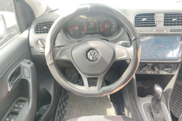 Volkswagen Polo 2018 car image #11