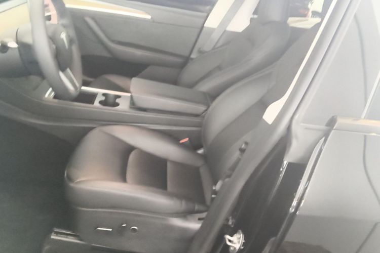 Tesla Model Y 2023 car image #15